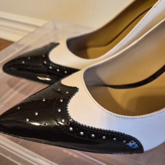 Ralph Lauren Pumps, Size 9B, White/Black Patent, All Leather - Picture 11 of 13